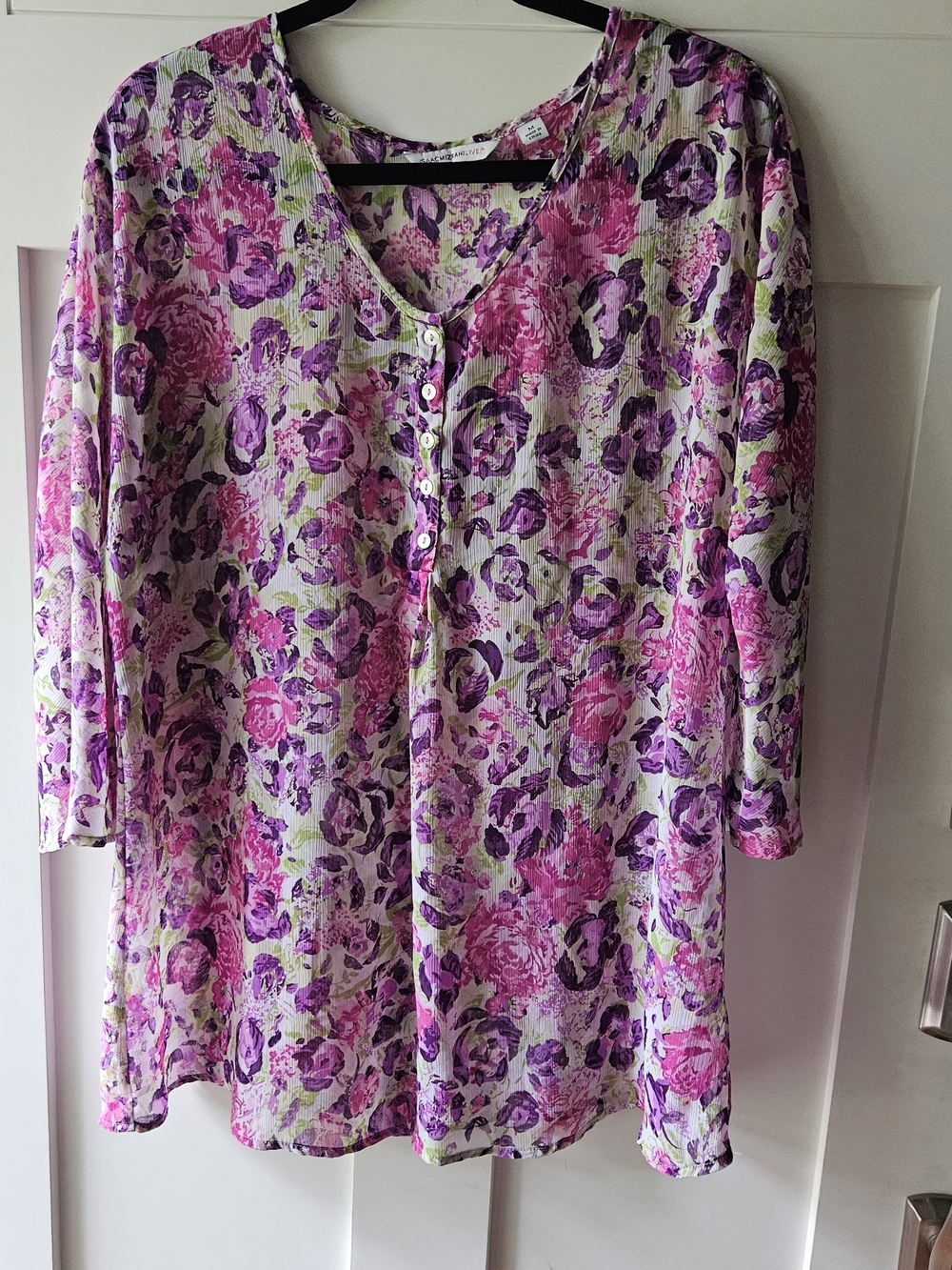 Isaac Mizrahi Sz. M ~ Pink & Purple Floral V-Neck Top